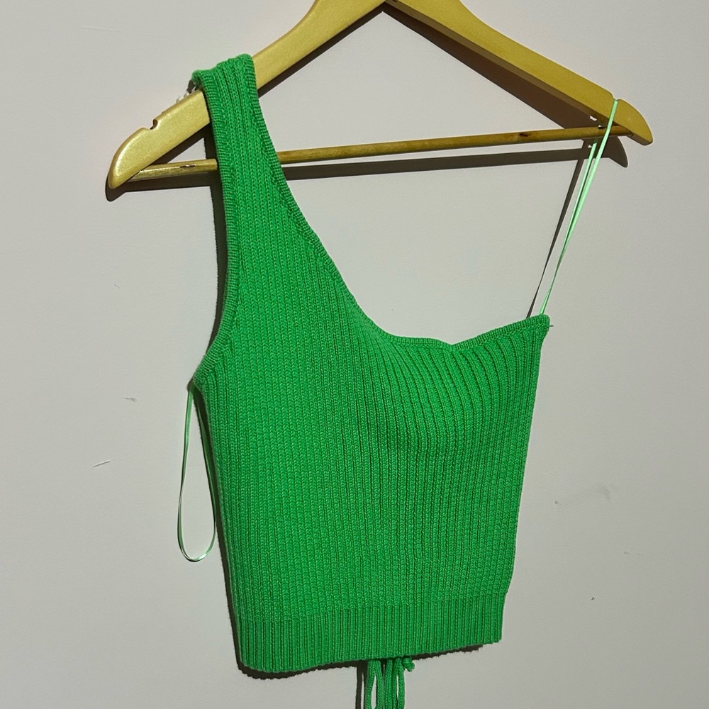 one shoulder crop top